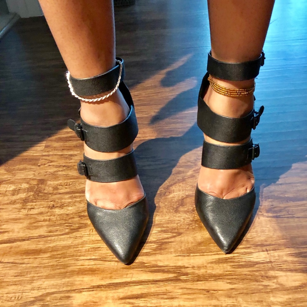 ❣️Black Kit Leather Joe’s Pump❣️